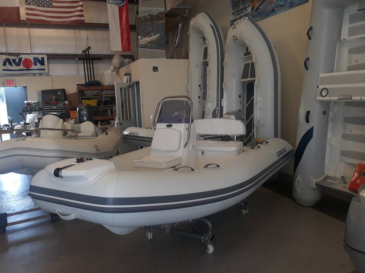 Grand S370 (12') Rib, dovoz USA — foto 1 | AMECAR Grand S370 (12') Rib, dovoz USA — foto 1