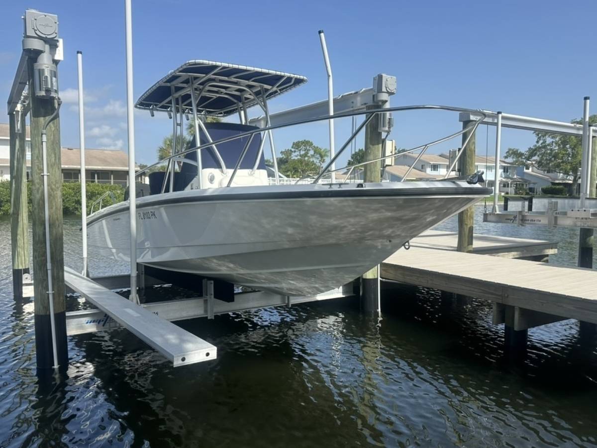 2012 Boston Whaler, dovoz USA — foto 1