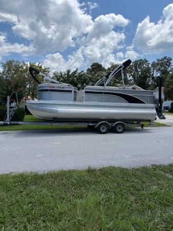 2019 Bennington, dovoz USA — foto 1 | AMECAR 2019 Bennington, dovoz USA — foto 1