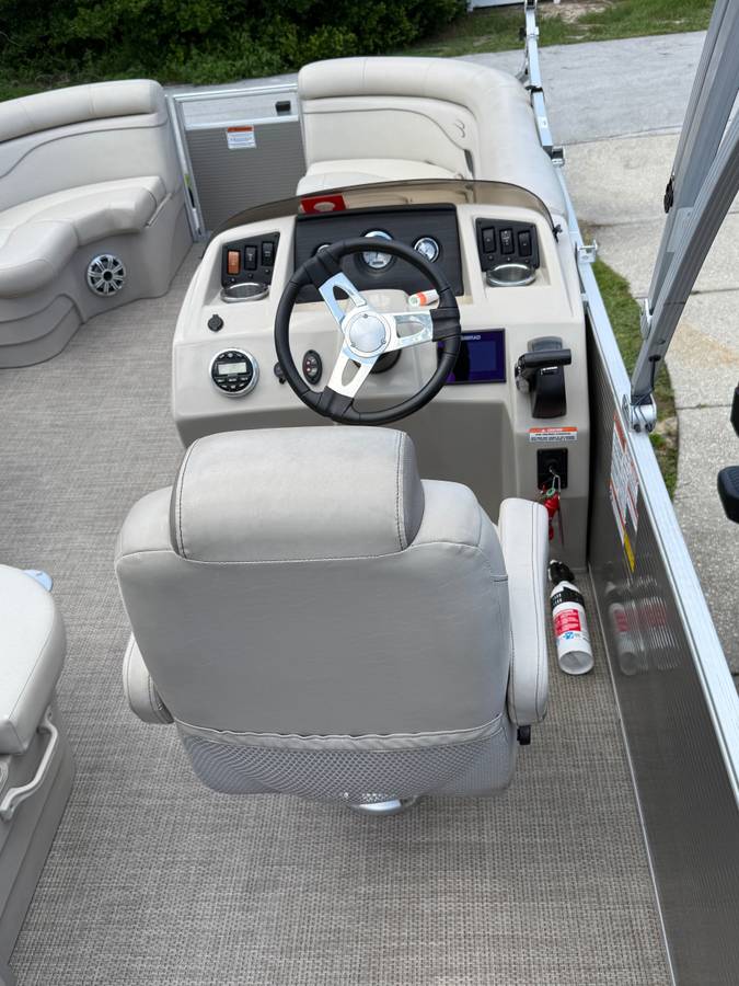 2019 Bennington, dovoz USA — foto 8 z 9