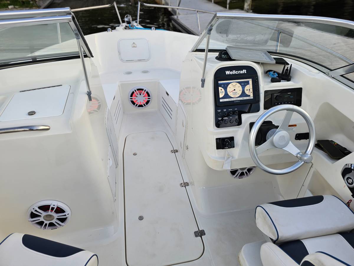 2023 Wellcraft, dovoz USA — foto 5 z 6