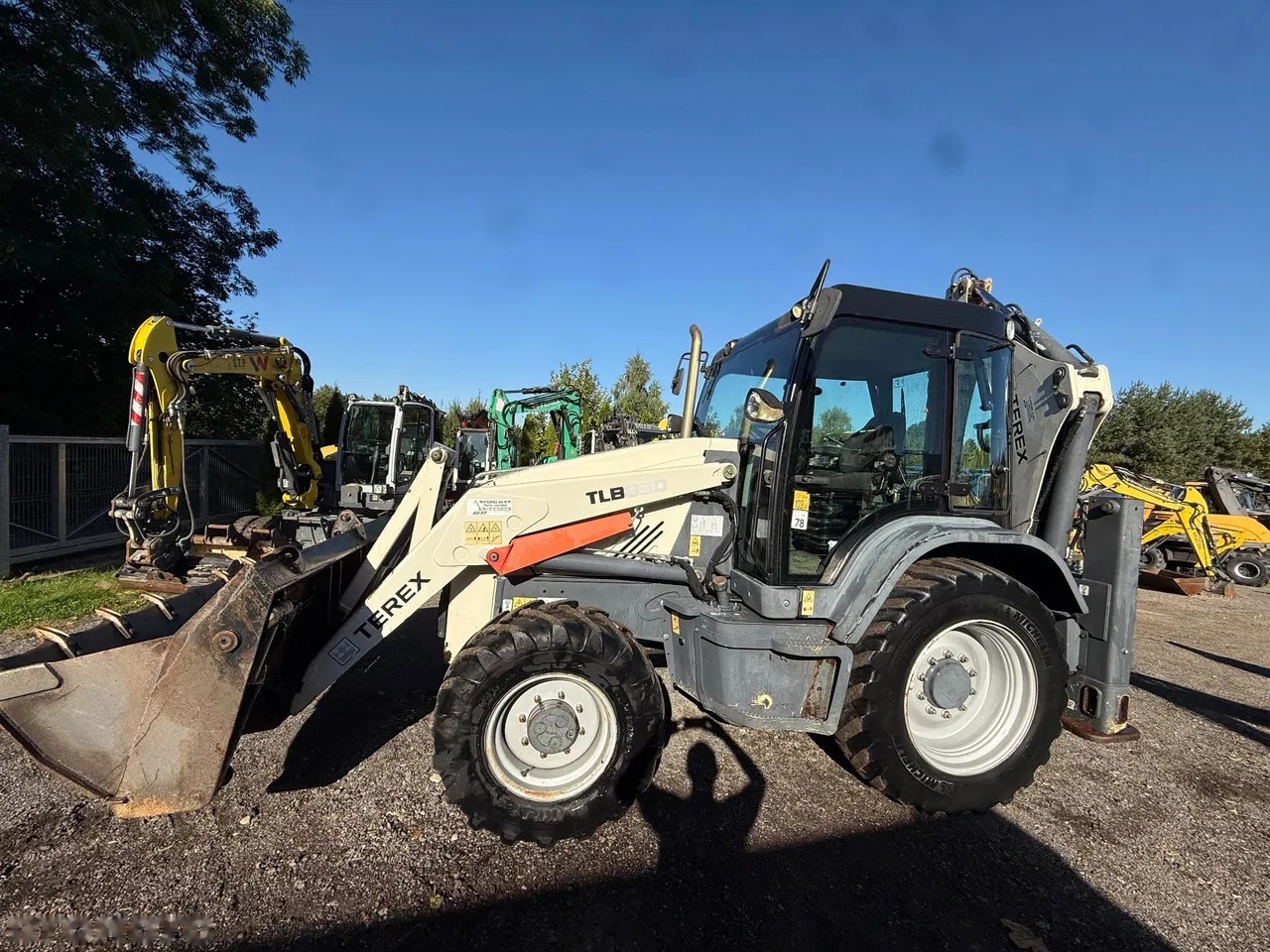 2016 Terex TLB 890, 4 330 mth, dovoz Skladom v EÚ — foto 1