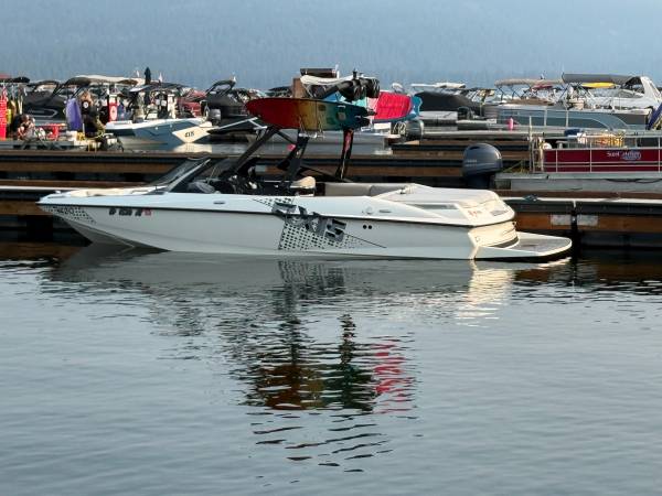 2011 Axis, dovoz USA — foto 1