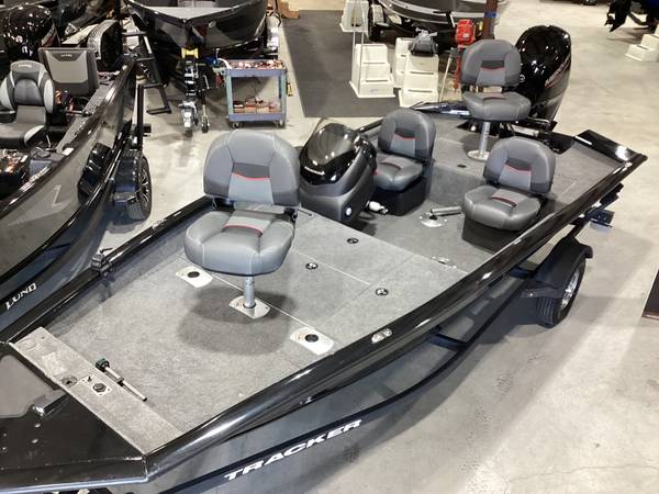 2024 Tracker, dovoz USA — foto 3 z 10