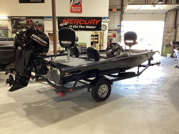 2024 Tracker, dovoz USA — foto 7 z 10