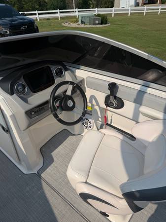 2020 Chaparral, dovoz USA — foto 12 z 12