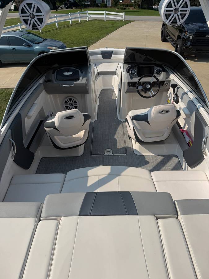2020 Chaparral, dovoz USA — foto 9 z 12
