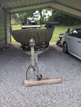 2011 Tracker, dovoz USA — foto 1