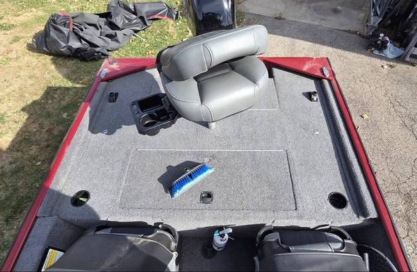 2021 Tracker, dovoz USA — foto 9 z 12