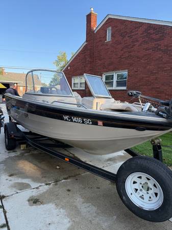 2001 Crestliner, dovoz USA — foto 1