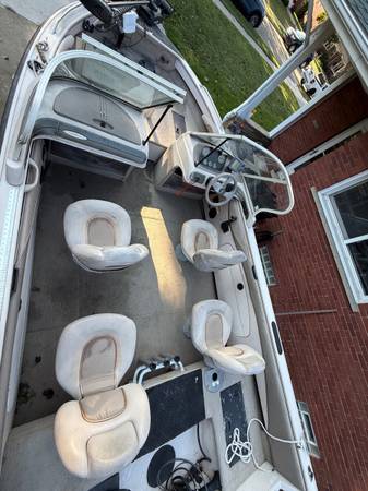2001 Crestliner, dovoz USA — foto 2 z 6