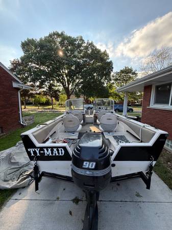2001 Crestliner, dovoz USA — foto 4 z 6