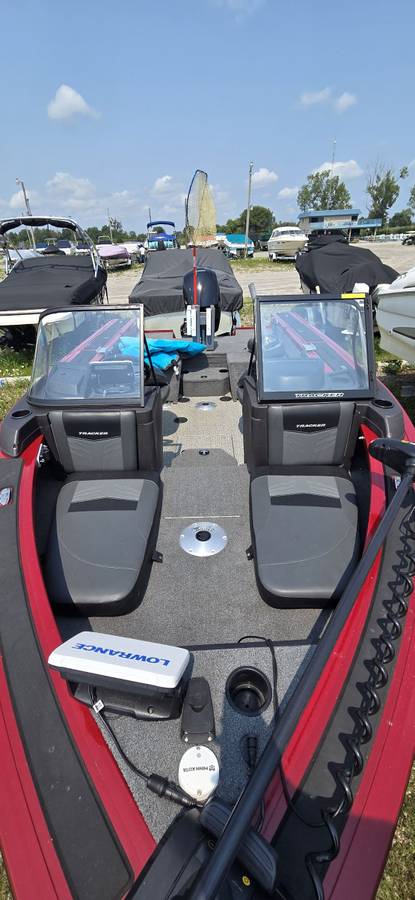 2023 Tracker, dovoz USA — foto 3 z 8