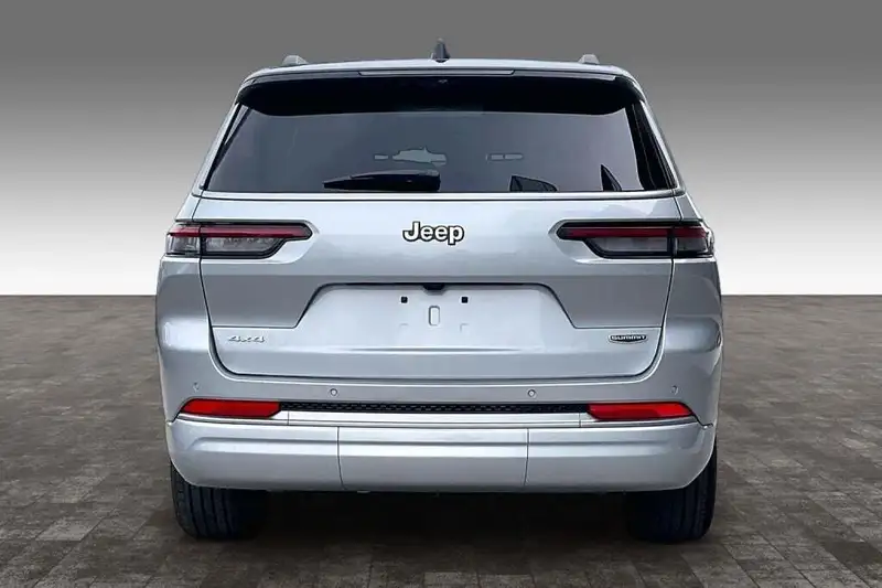 2026 Jeep Grand Cherokee Summit, SILV ZYNITH MET, 0 km, dovoz Kanada — foto 6 z 12