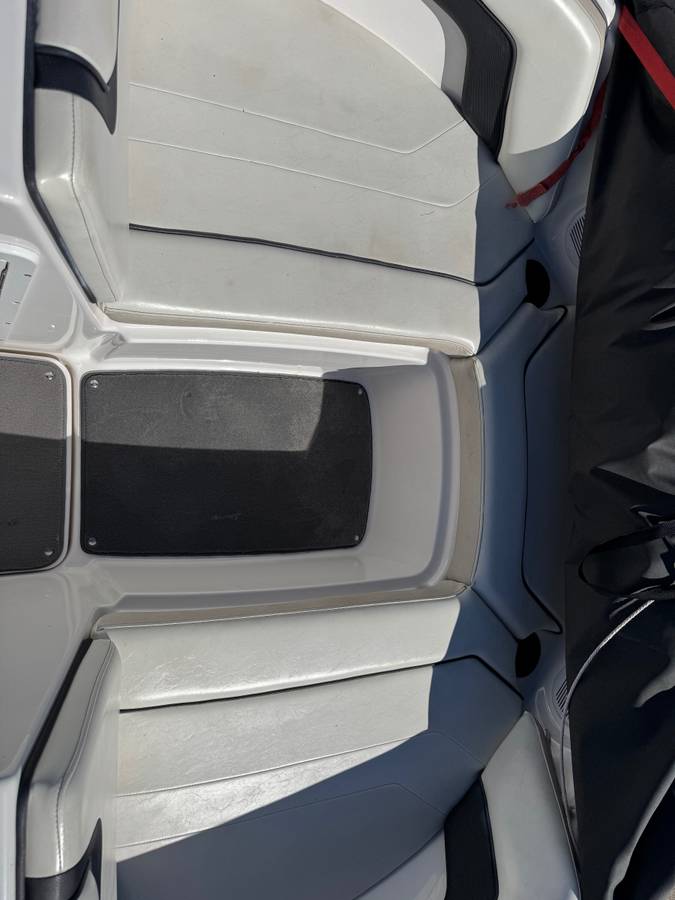 2016 Yamaha, červená, dovoz USA — foto 9 z 12
