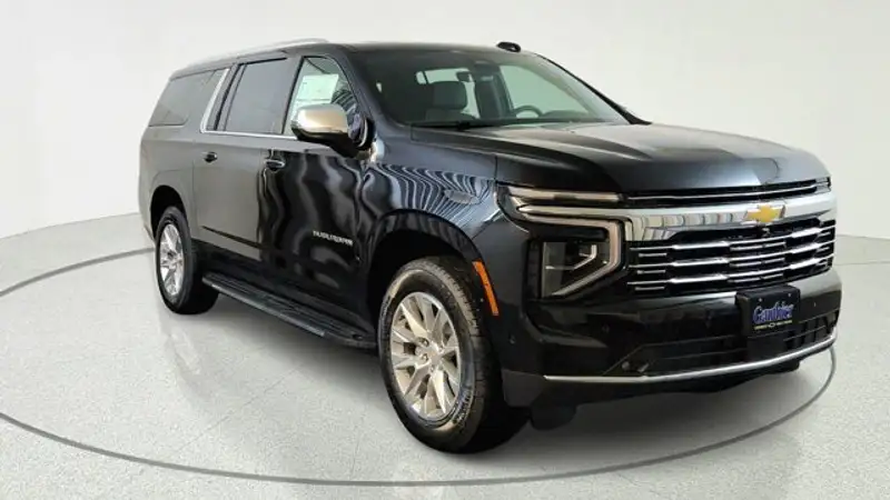 2026 Chevrolet Suburban 4WD 4dr Premier, čierna, 0 km, dovoz Kanada — foto 1