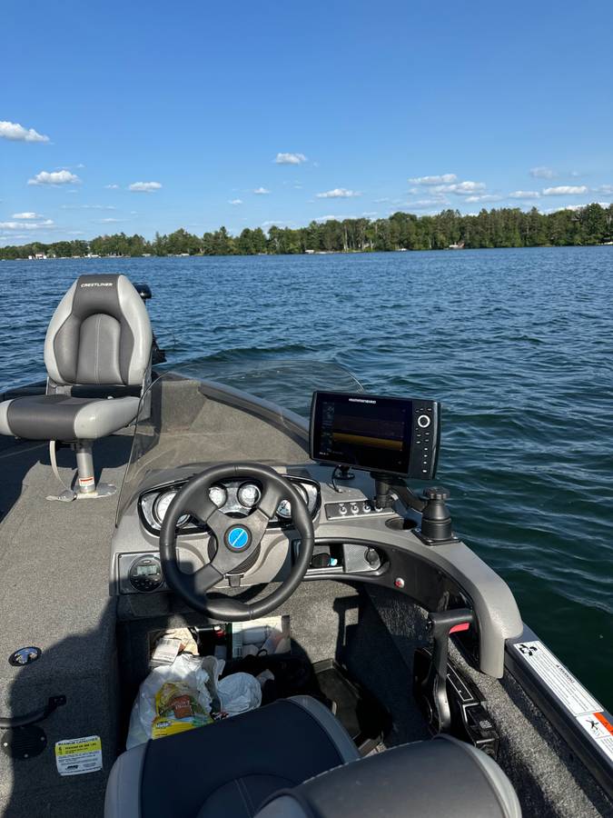 2016 Crestliner, dovoz USA — foto 1 z 12 2016 Crestliner, dovoz USA — foto 1 z 12