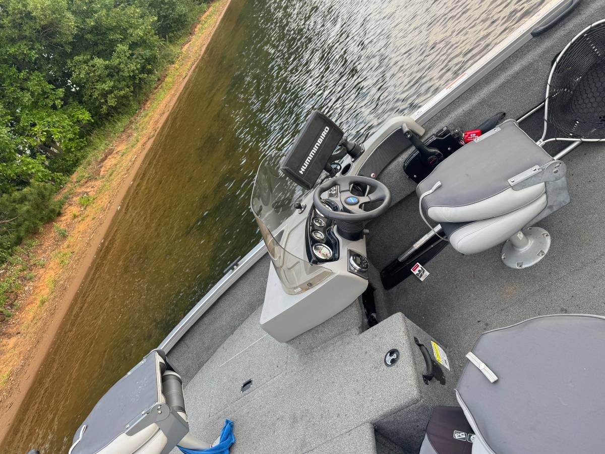 2016 Crestliner, dovoz USA — foto 8 z 12