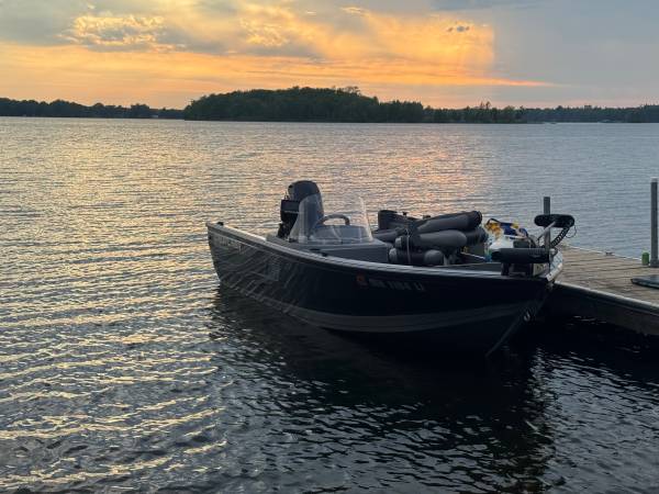 2016 Crestliner, dovoz USA — foto 9 z 12