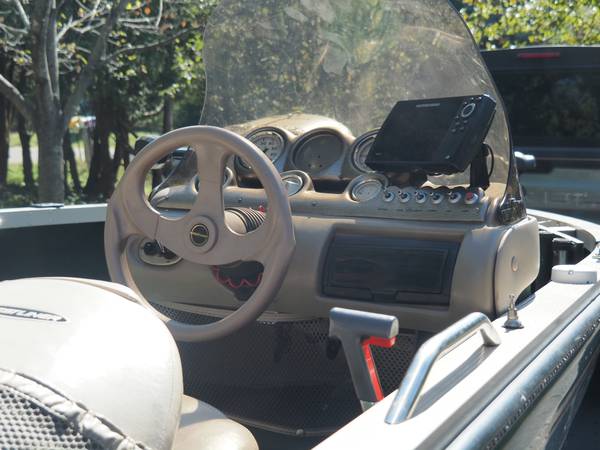 2002 Crestliner, dovoz USA — foto 12 z 12