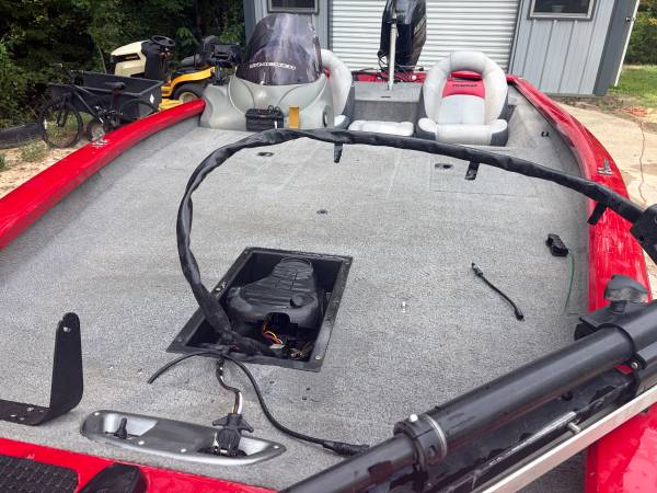 2013 Tracker, dovoz USA — foto 8 z 8