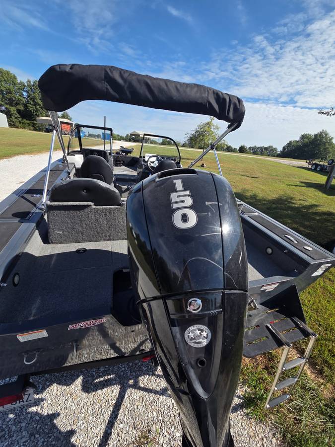 2020 Tracker, dovoz USA — foto 3 z 6