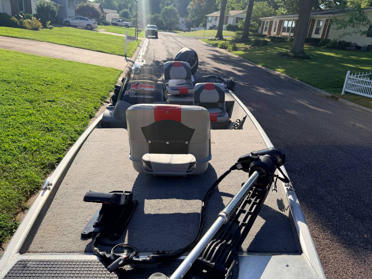 2010 Tracker, dovoz USA — foto 10 z 12