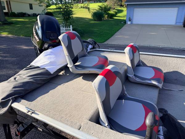2010 Tracker, dovoz USA — foto 11 z 12