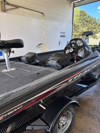 2019 Tracker, dovoz USA — foto 10 z 12