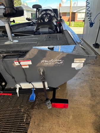 2019 Tracker, dovoz USA — foto 11 z 12