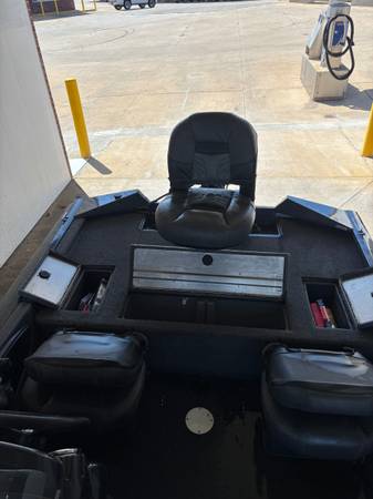 2019 Tracker, dovoz USA — foto 2 z 12