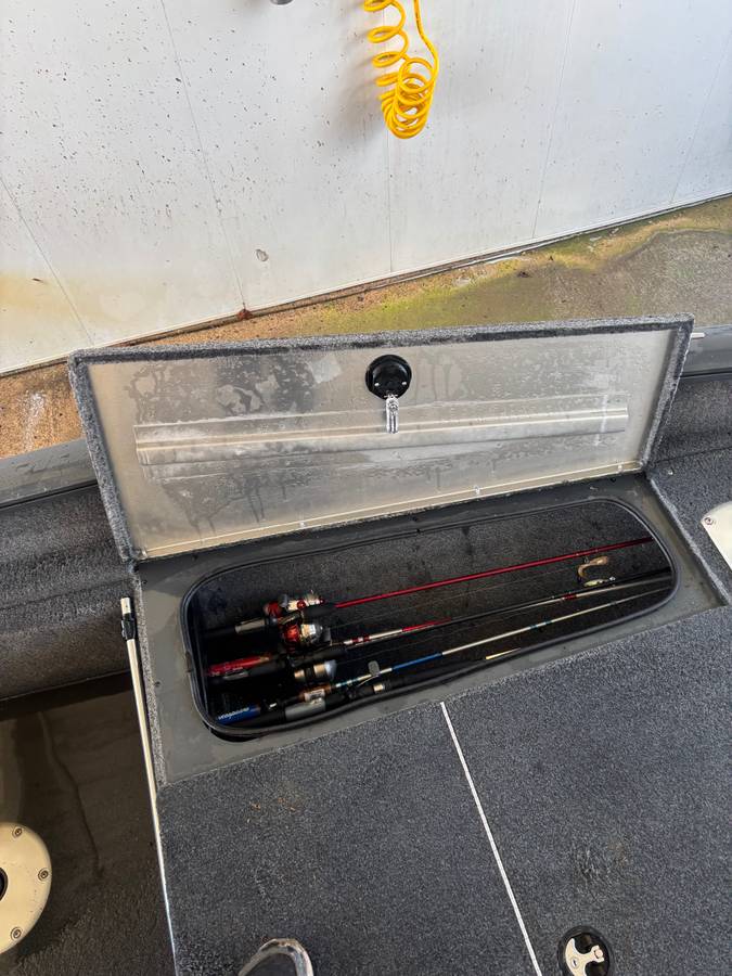 2019 Tracker, dovoz USA — foto 3 z 12