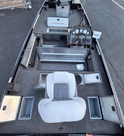 2011 Crestliner, dovoz USA — foto 8 z 12