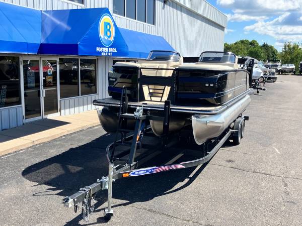 2024 Tracker, dovoz USA — foto 4 z 12