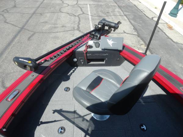 2025 Tracker, dovoz USA — foto 12 z 12