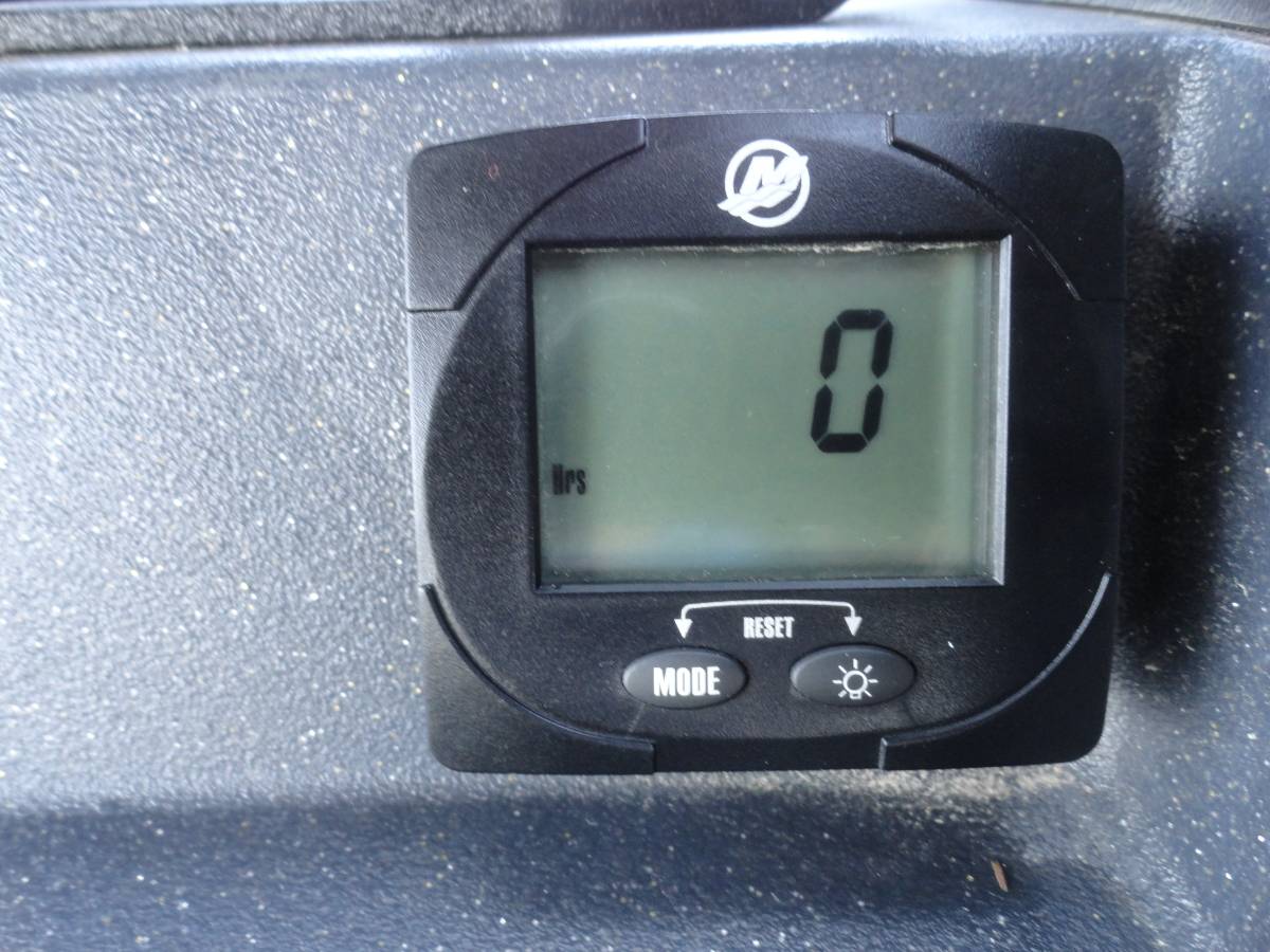 2025 Tracker, dovoz USA — foto 8 z 12