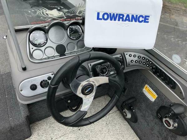 2011 Crestliner, dovoz USA — foto 4 z 5