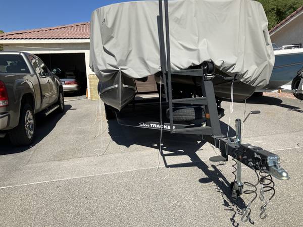 2018 Tracker, dovoz USA — foto 4 z 12
