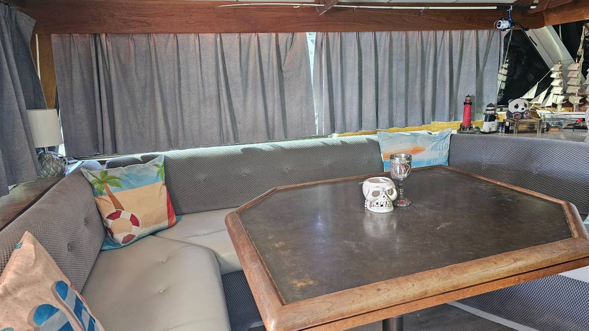 1987 Bayliner, dovoz USA — foto 9 z 12