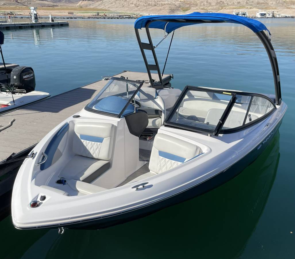 2019 Malibu, dovoz USA — foto 1 z 12 2019 Malibu, dovoz USA — foto 1 z 12