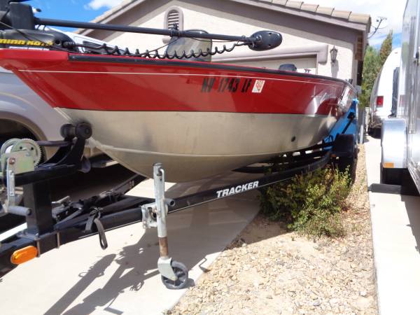 2012 Tracker, dovoz USA — foto 7 z 8