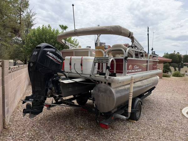 2024 Tracker, dovoz USA — foto 4 z 11
