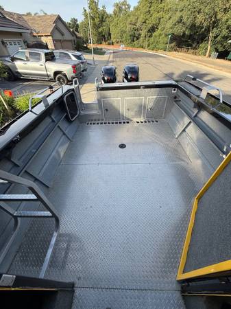Crestliner, dovoz USA — foto 5 z 12