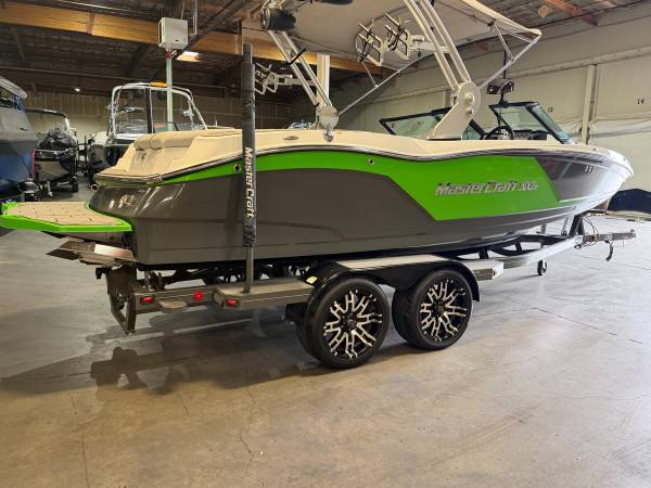 2019 MasterCraft, dovoz USA — foto 1 z 9 2019 MasterCraft, dovoz USA — foto 1 z 9