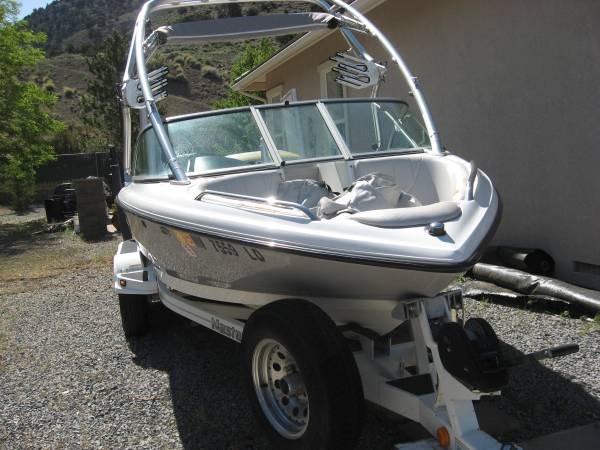 2005 MasterCraft, dovoz USA — foto 1 z 9 2005 MasterCraft, dovoz USA — foto 1 z 9