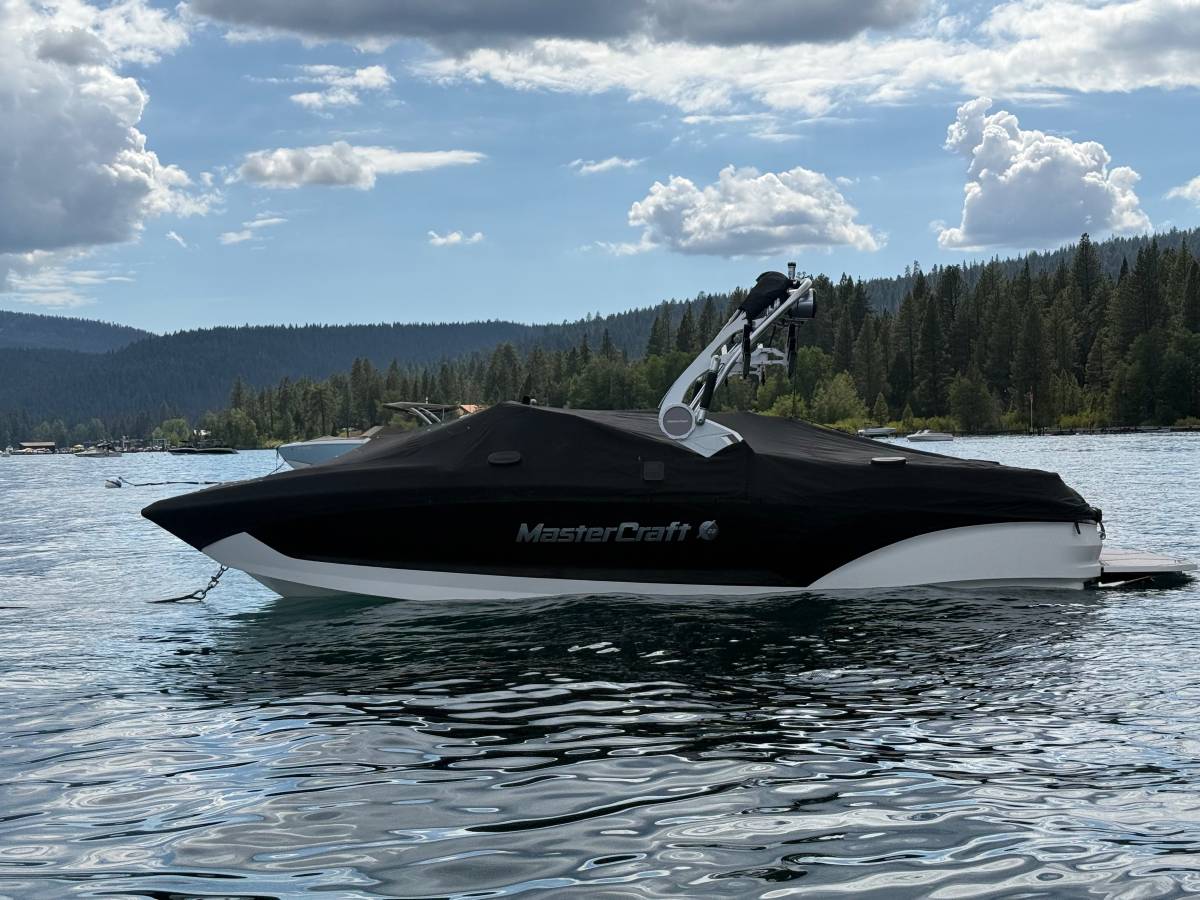 2021 MasterCraft, dovoz USA — foto 1 z 10 2021 MasterCraft, dovoz USA — foto 1 z 10