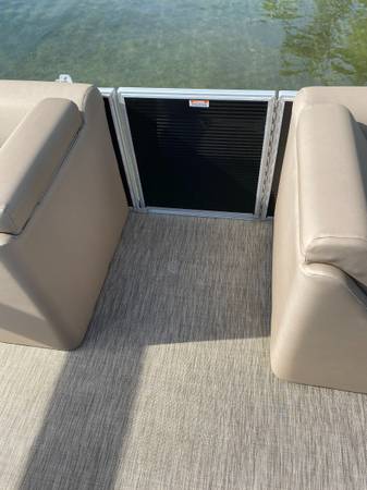 2020 Bennington, dovoz USA — foto 9 z 12