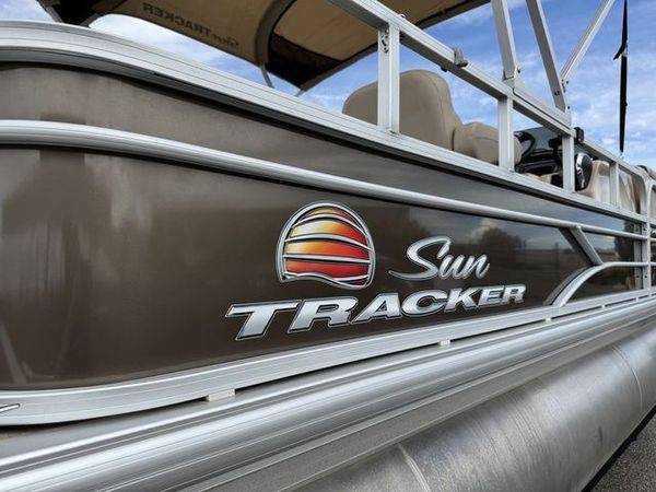 2018 Tracker, dovoz USA — foto 1