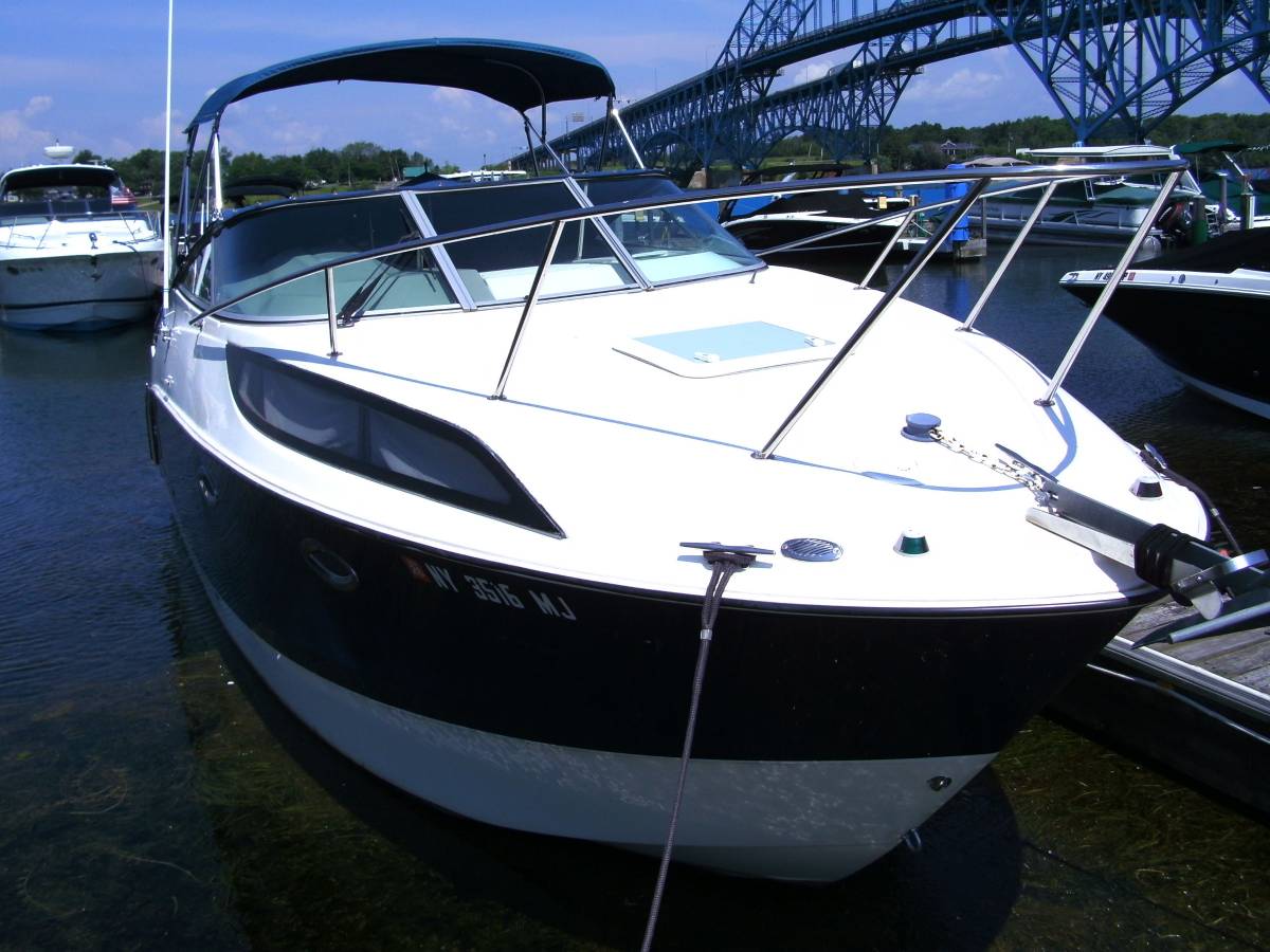 2010 Bayliner, dovoz USA — foto 1