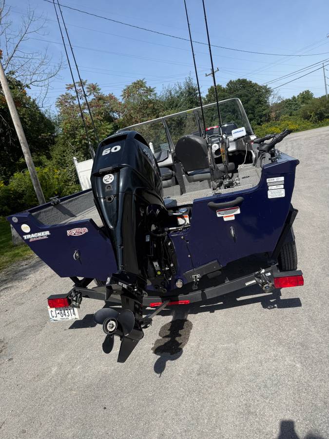 2020 Tracker, dovoz USA — foto 3 z 12